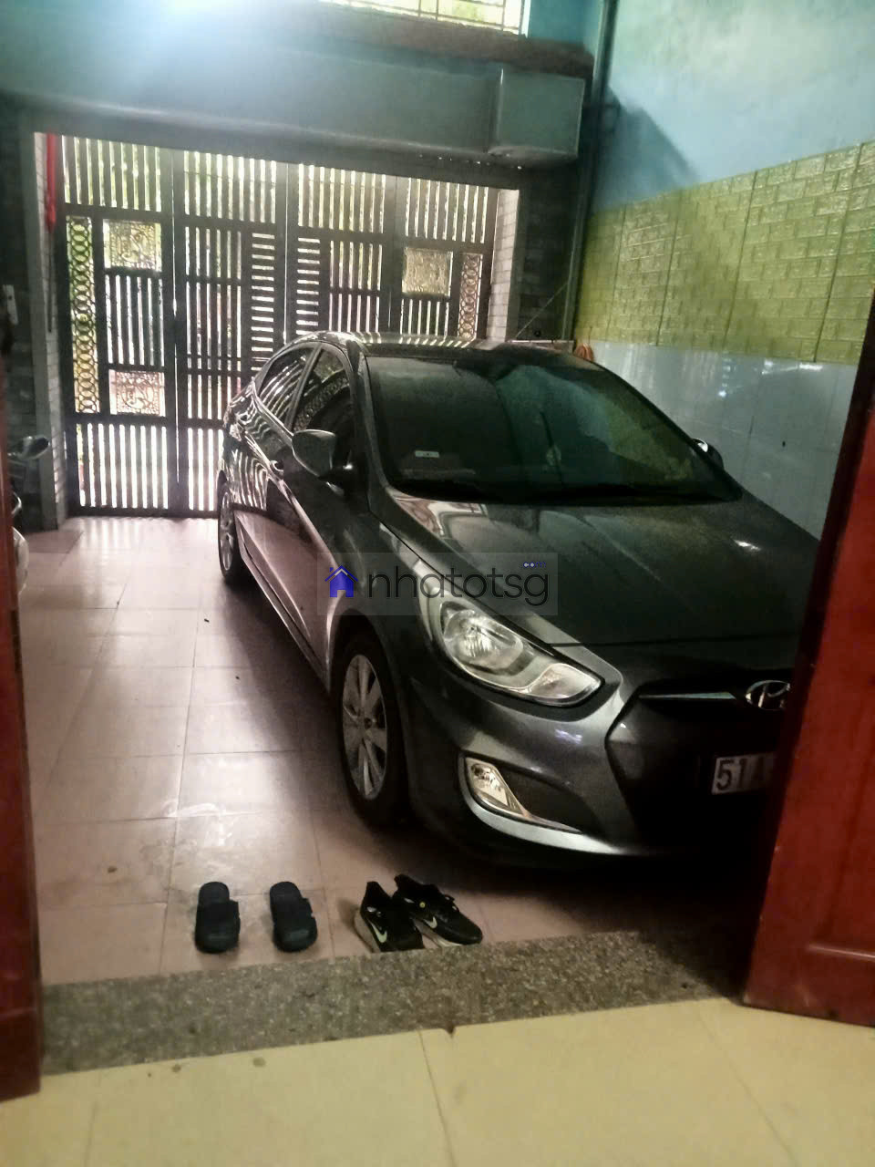 HXH Huỳnh Văn Nghệ, sân nhà đậu được ô tô, 3 lầu gần các tiện ích