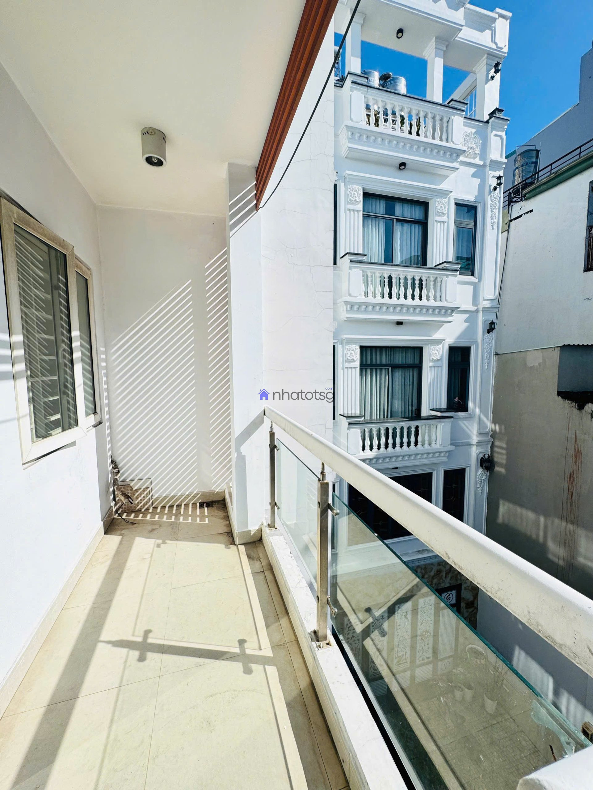 Phạm Văn Chiêu ô tô ngủ trong nhà, có sân thượng, ô tô ngủ trong nhà