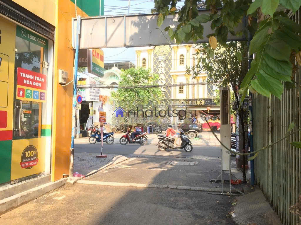 Bán nhà hẻm xe hơi gần mặt tiền Lê Văn Thọ - CV Làng hoa