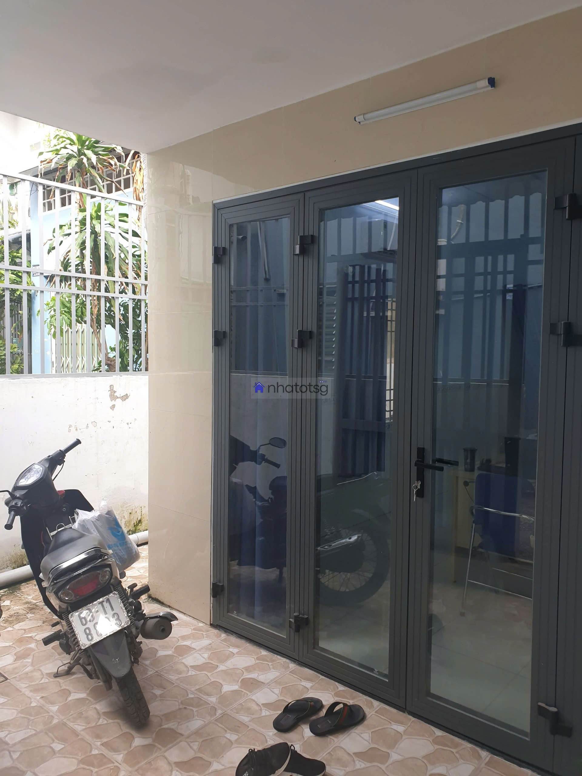 Quang Trung trung tâm Gò Vấp hướng đông nam, có sân để xe + hẻm ba gác