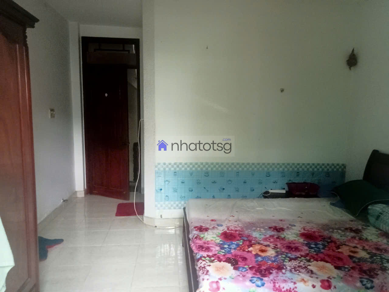 HXH Huỳnh Văn Nghệ, sân nhà đậu được ô tô, 3 lầu gần các tiện ích