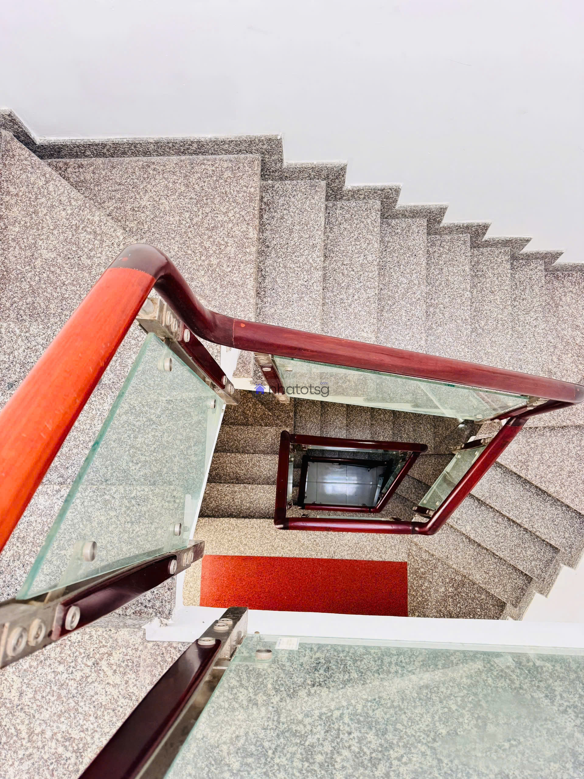 Phạm Văn Chiêu ô tô ngủ trong nhà, có sân thượng, ô tô ngủ trong nhà