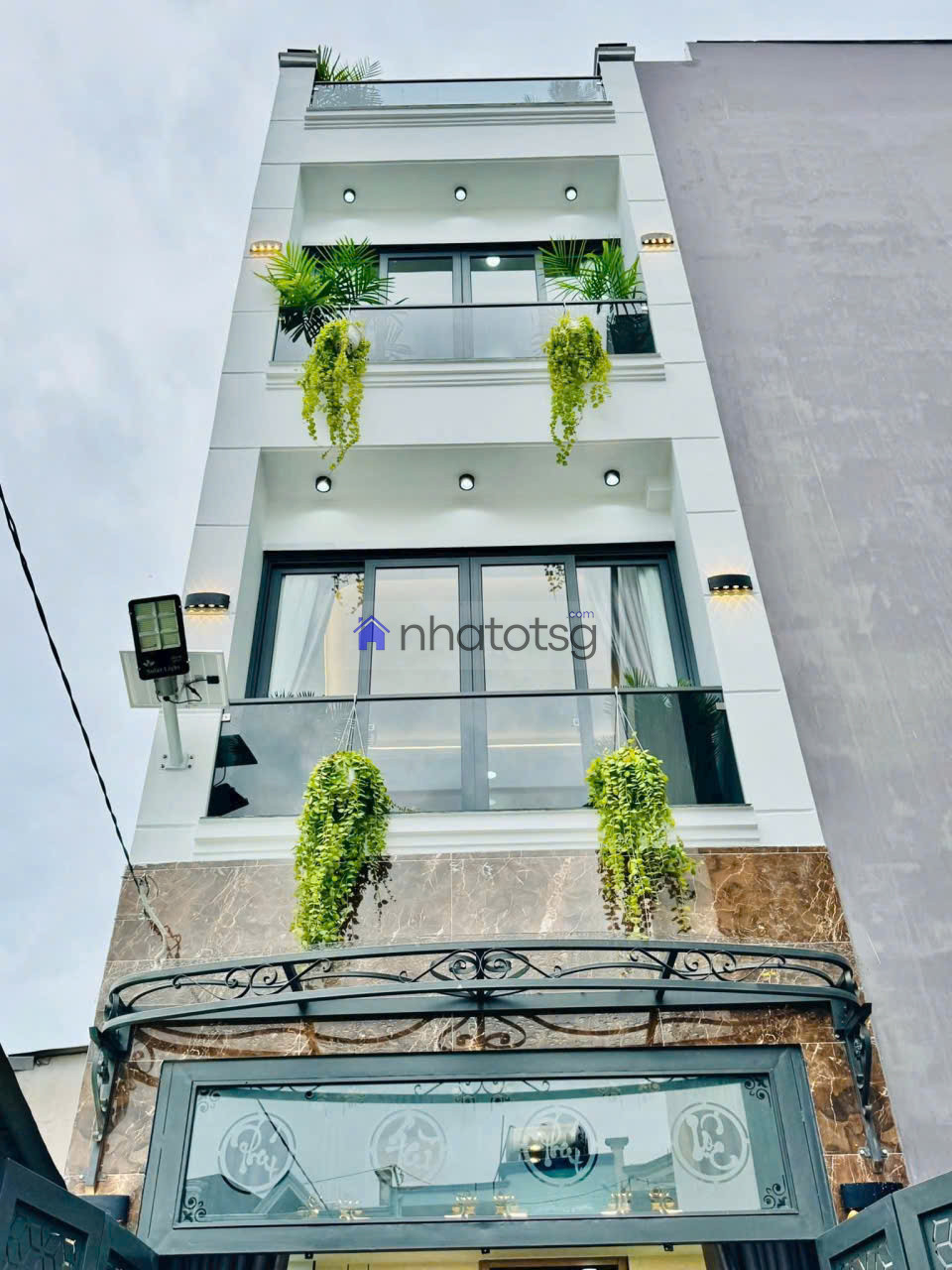 Bán nhà đường Quang Trung Gò Vấp có sân thượng 6.39T