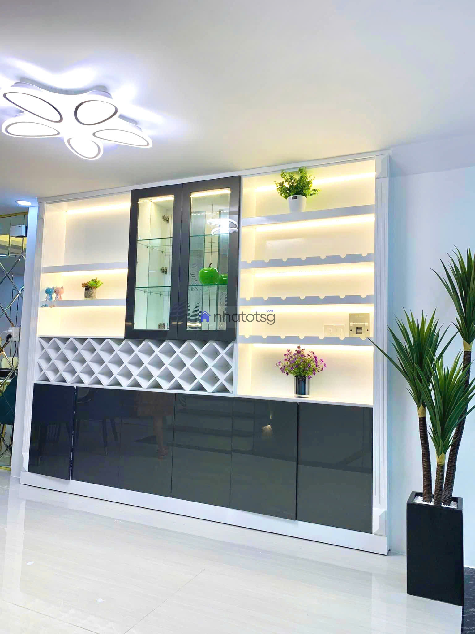 Hẻm xe hơi gần trường học, chợ, sổ hồng riêng