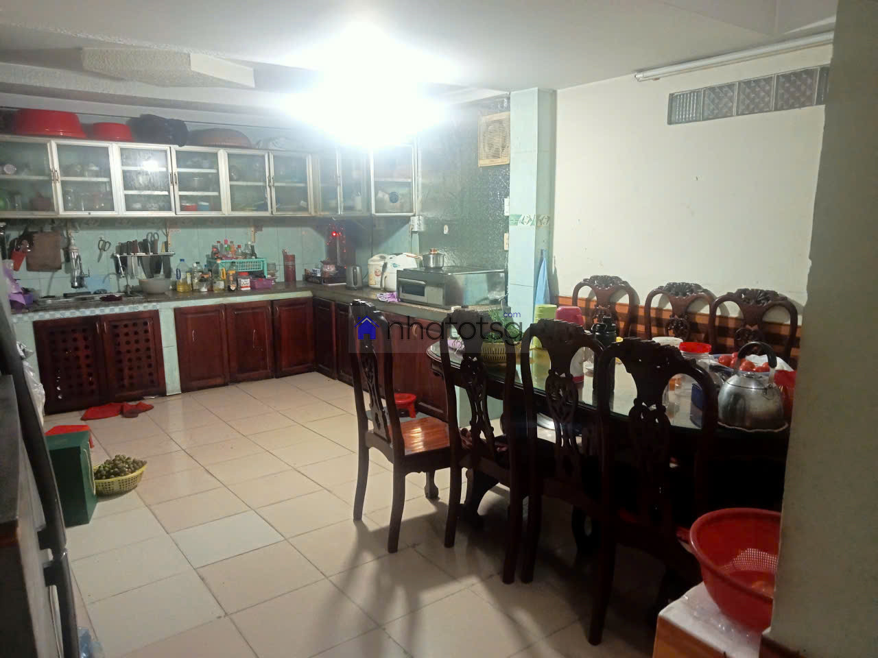 HXH Huỳnh Văn Nghệ, sân nhà đậu được ô tô, 3 lầu gần các tiện ích