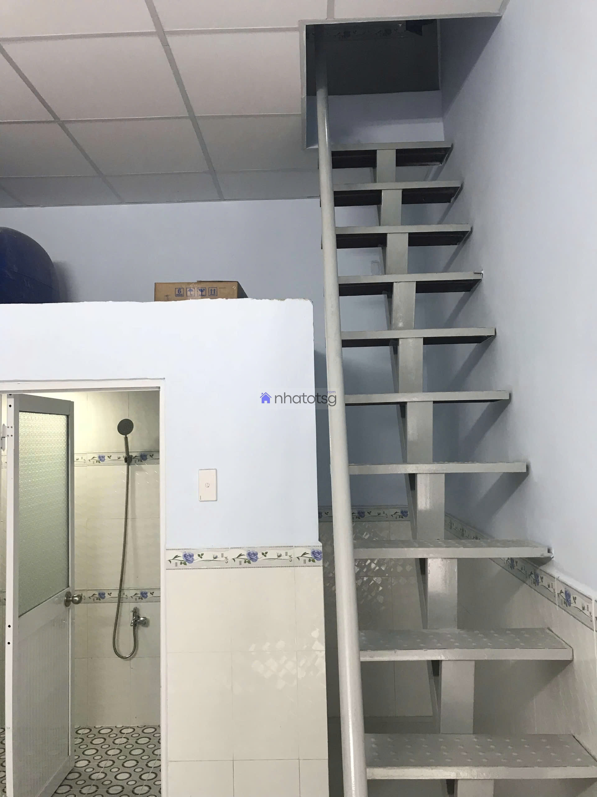 Quang Trung trung tâm Gò Vấp hướng đông nam, có sân để xe + hẻm ba gác