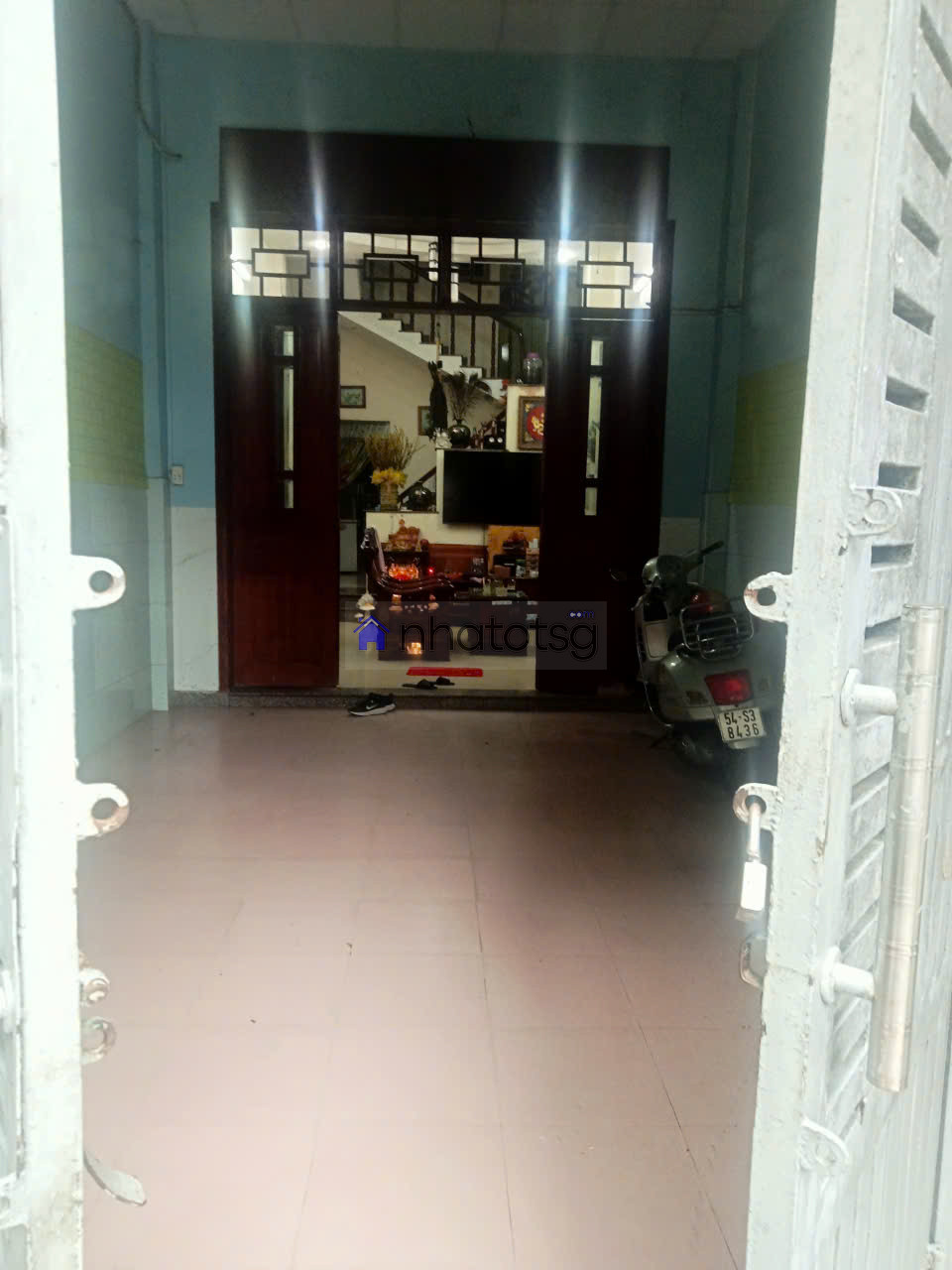 HXH Huỳnh Văn Nghệ, sân nhà đậu được ô tô, 3 lầu gần các tiện ích