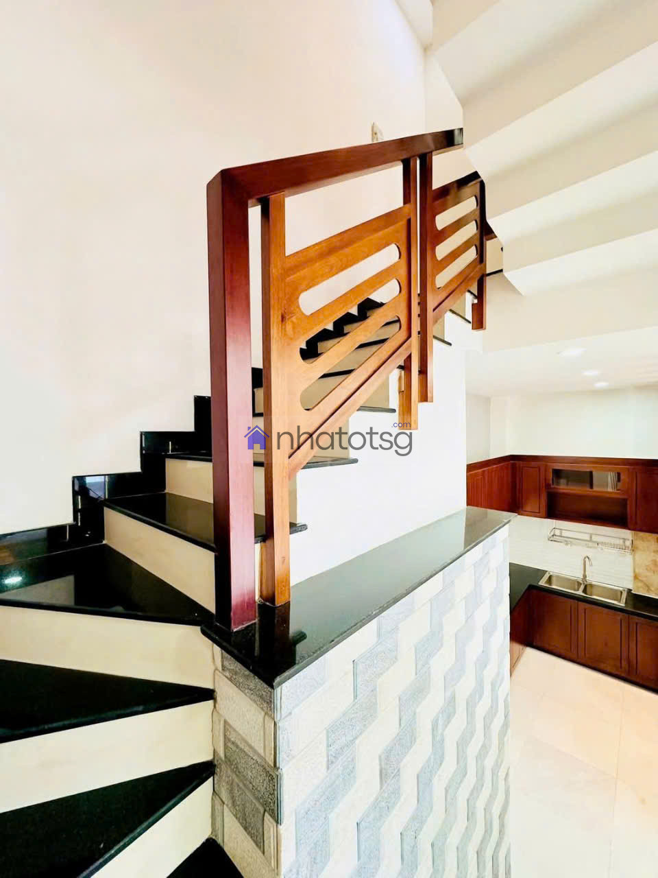 Hẻm ô tô thông thoáng, khu dân cư an ninh