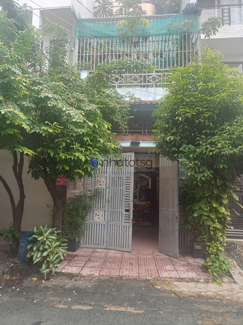 HXH Huỳnh Văn Nghệ, sân nhà đậu được ô tô, 3 lầu gần các tiện ích