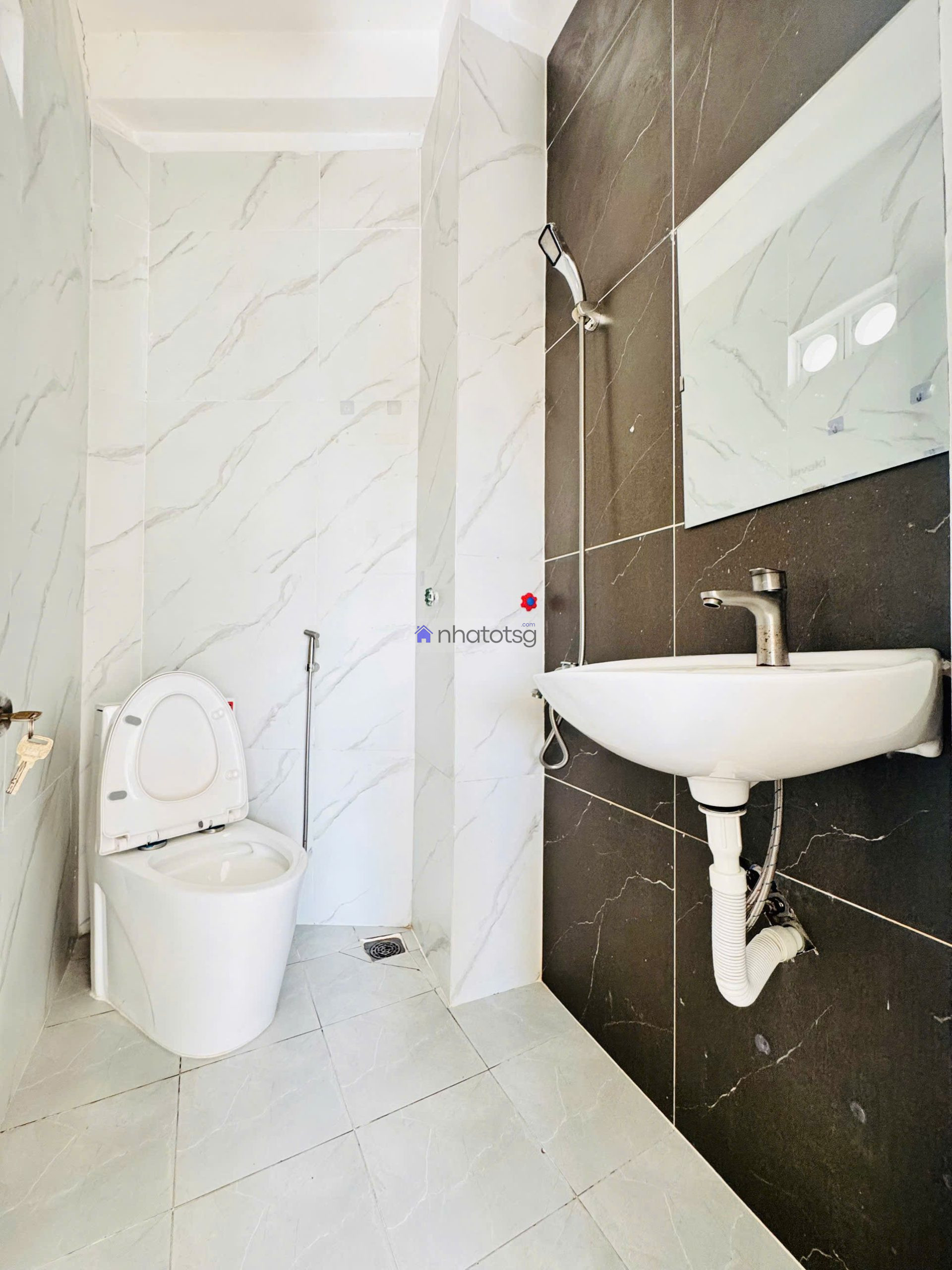 Phạm Văn Chiêu ô tô ngủ trong nhà, có sân thượng, ô tô ngủ trong nhà