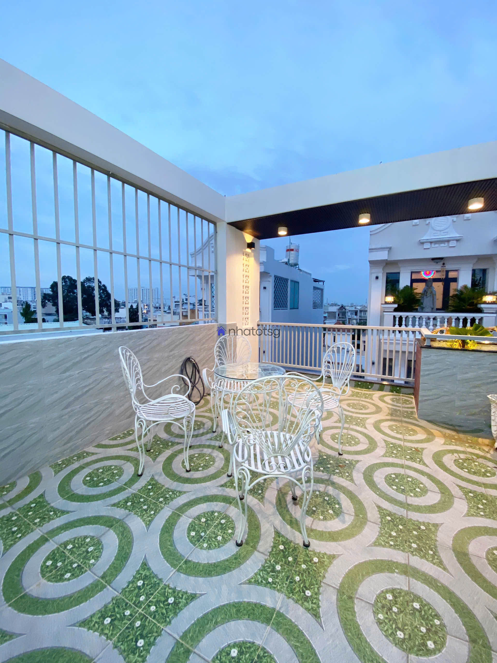 Hẻm xe hơi gần trường học, chợ, sổ hồng riêng