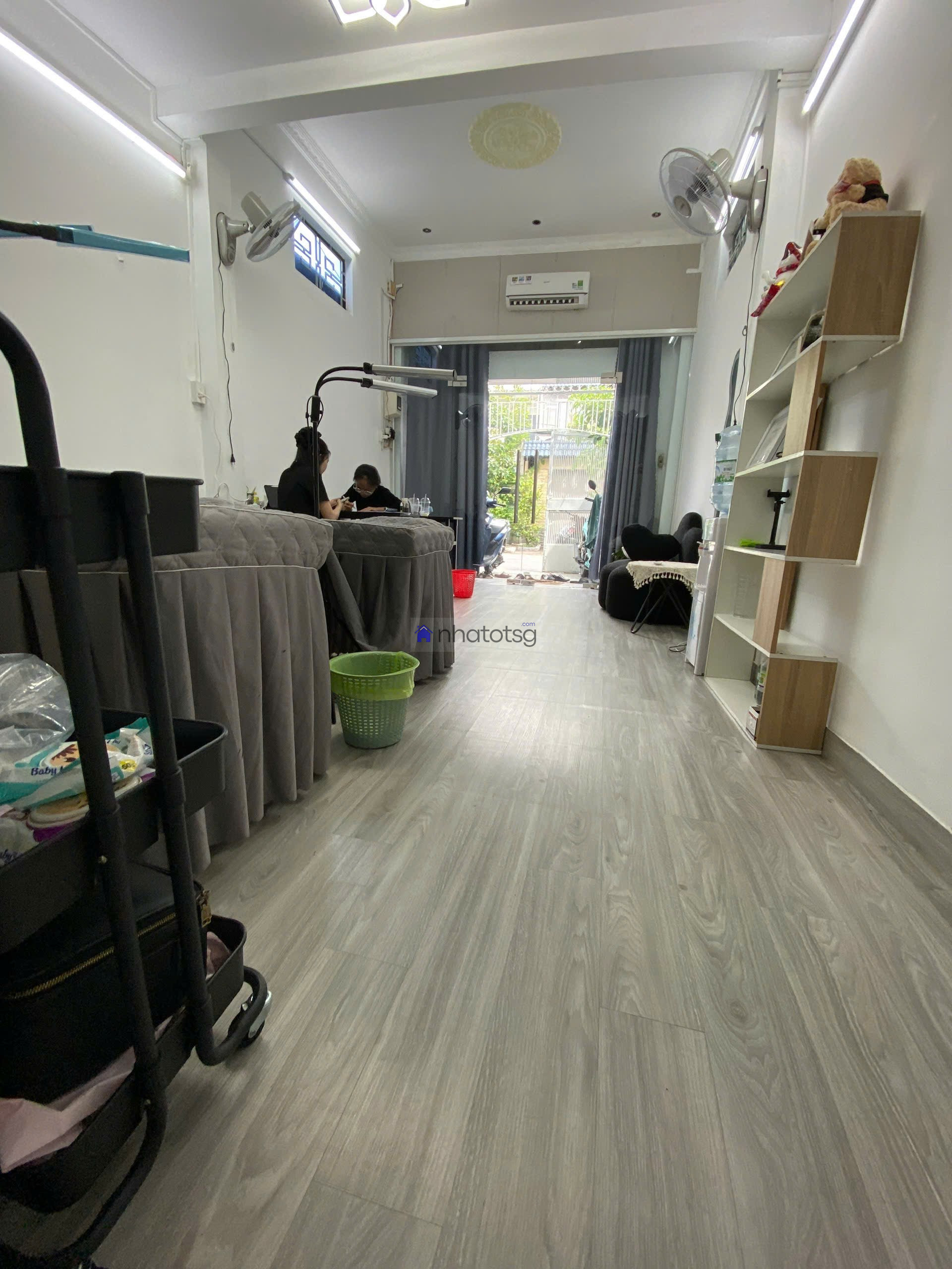 Hẻm xe tải, Nguyễn Oanh. Đang cho thuê 12triệu.