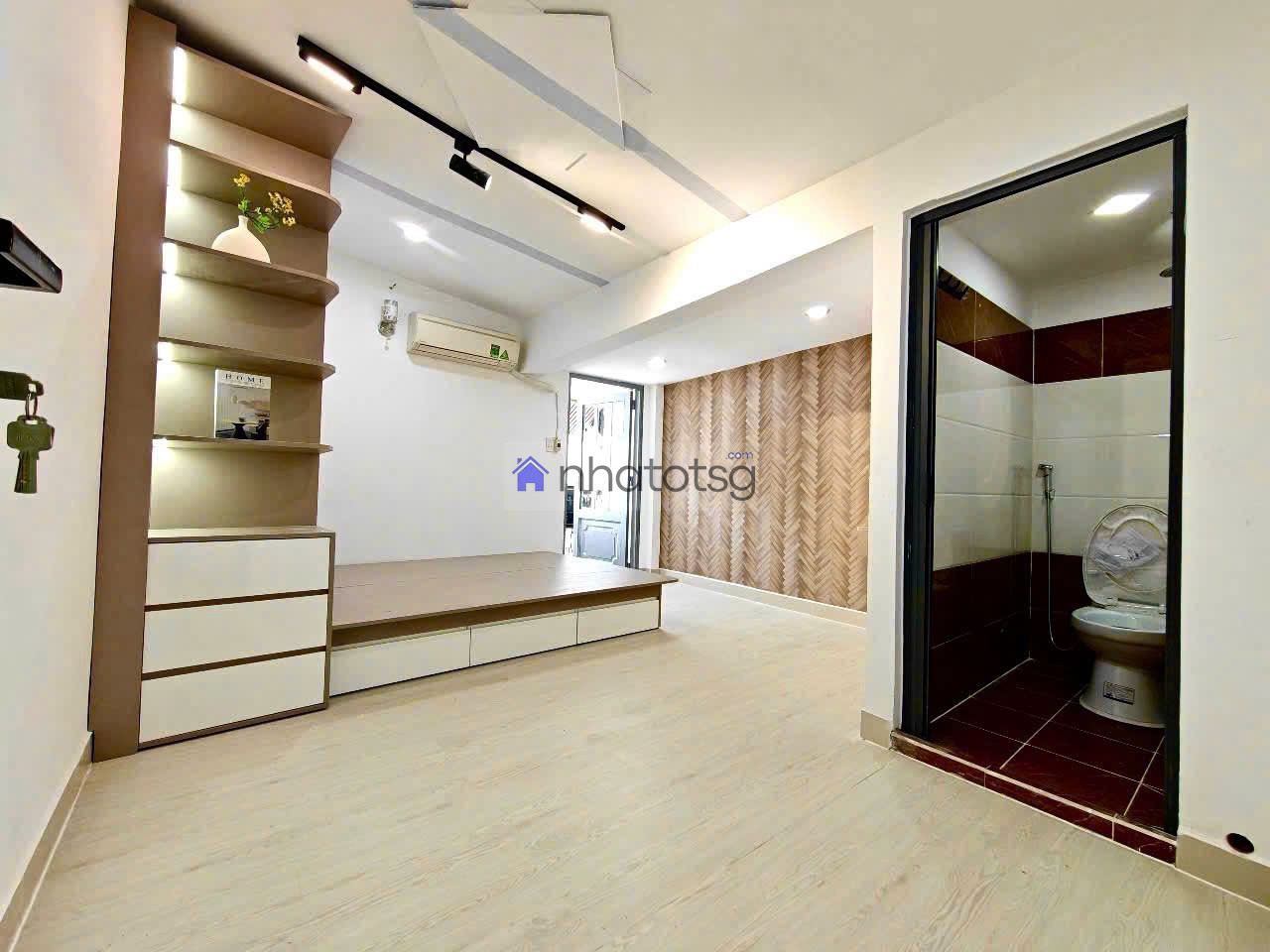 HXH Nguyễn Du. Nhà mới đẹp, gần đường, ko lộ giới.