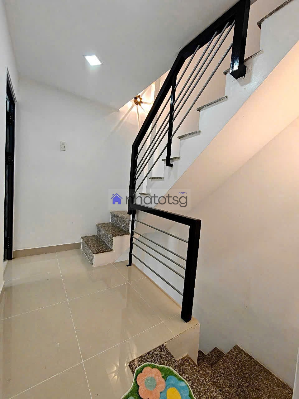 HXH Nguyễn Du. Nhà mới đẹp, gần đường, ko lộ giới.