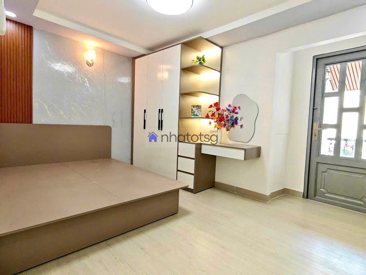 HXH Nguyễn Du. Nhà mới đẹp, gần đường, ko lộ giới.