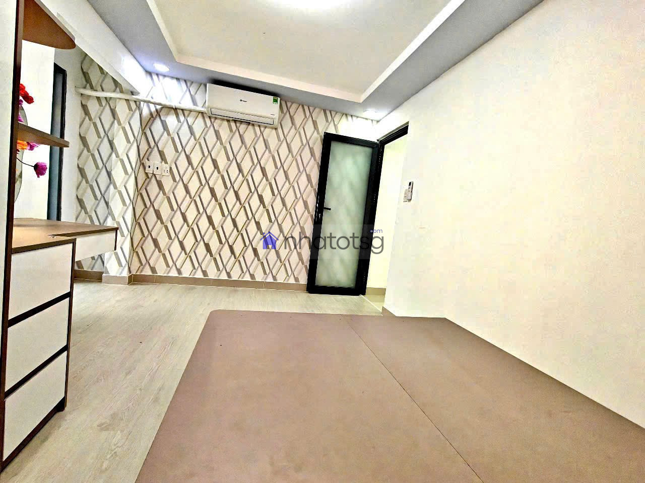 HXH Nguyễn Du. Nhà mới đẹp, gần đường, ko lộ giới.