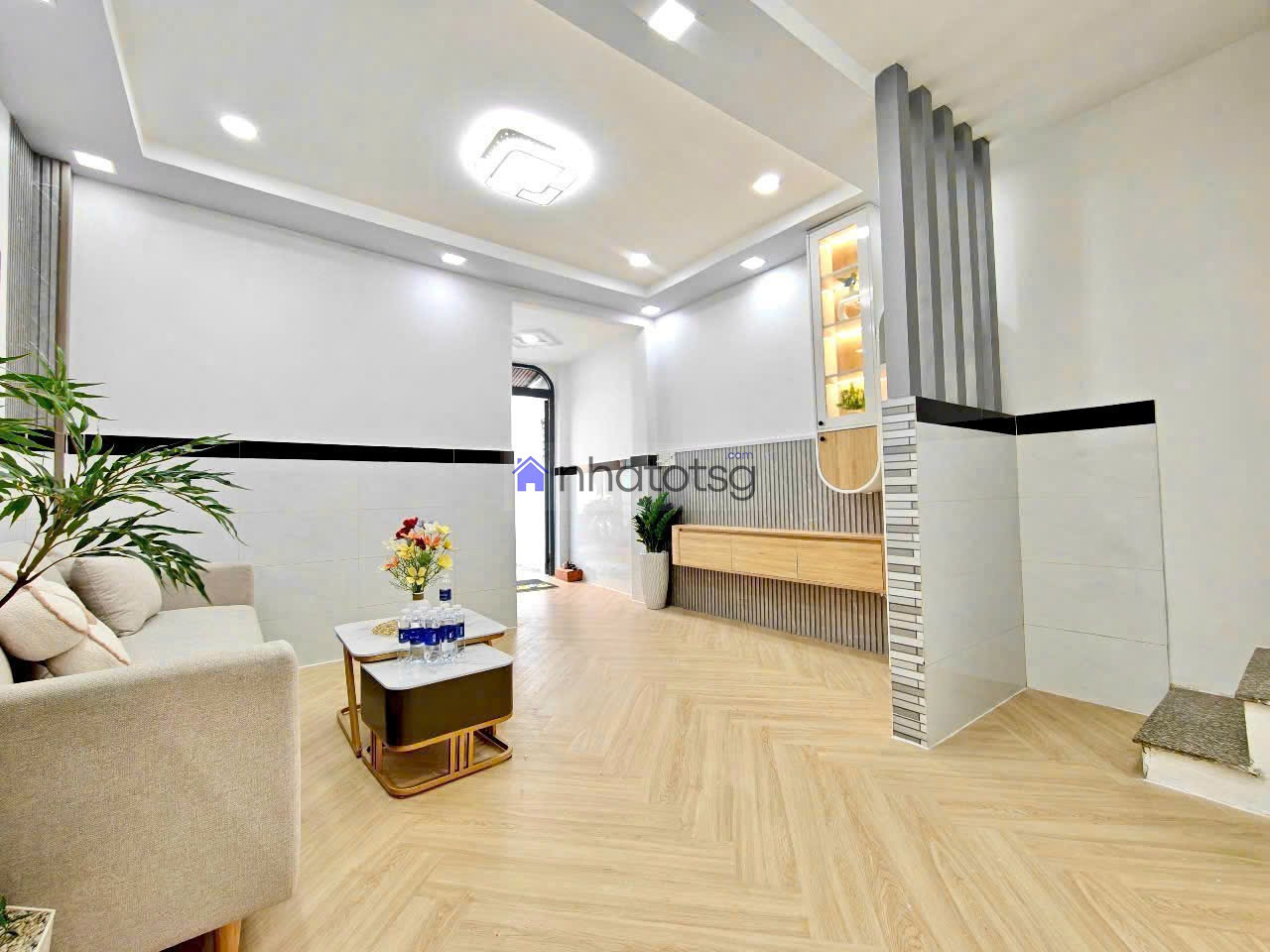 HXH Nguyễn Du. Nhà mới đẹp, gần đường, ko lộ giới.