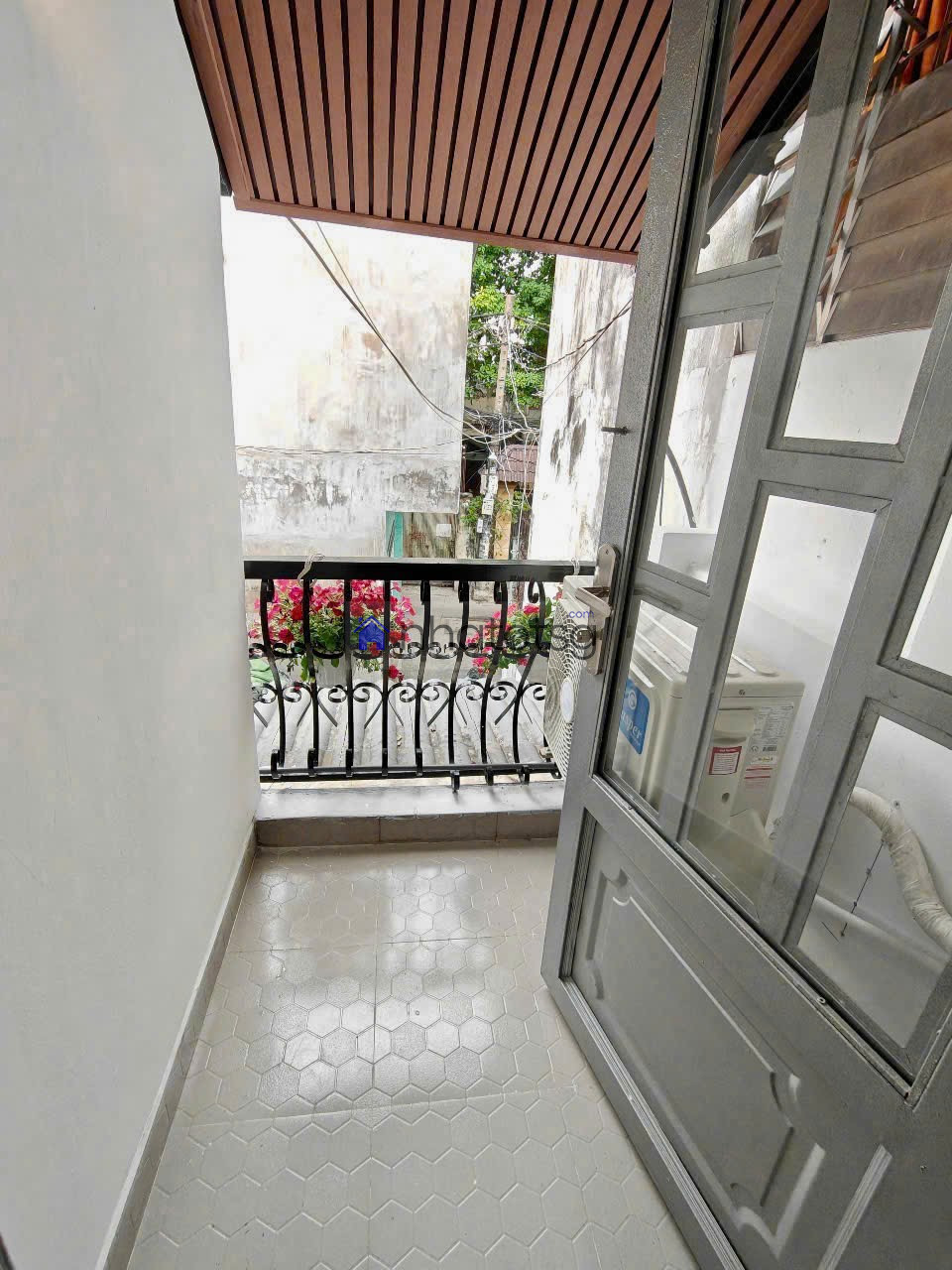 HXH Nguyễn Du. Nhà mới đẹp, gần đường, ko lộ giới.