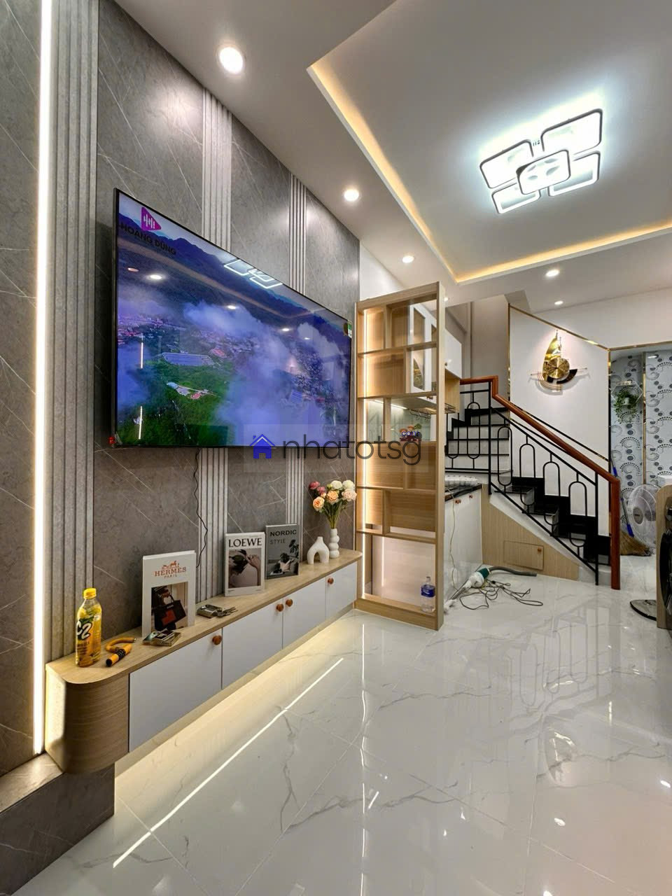 Mặt tiền Nguyễn Trường Tộ. Ngay chợ Phú Nhuận.