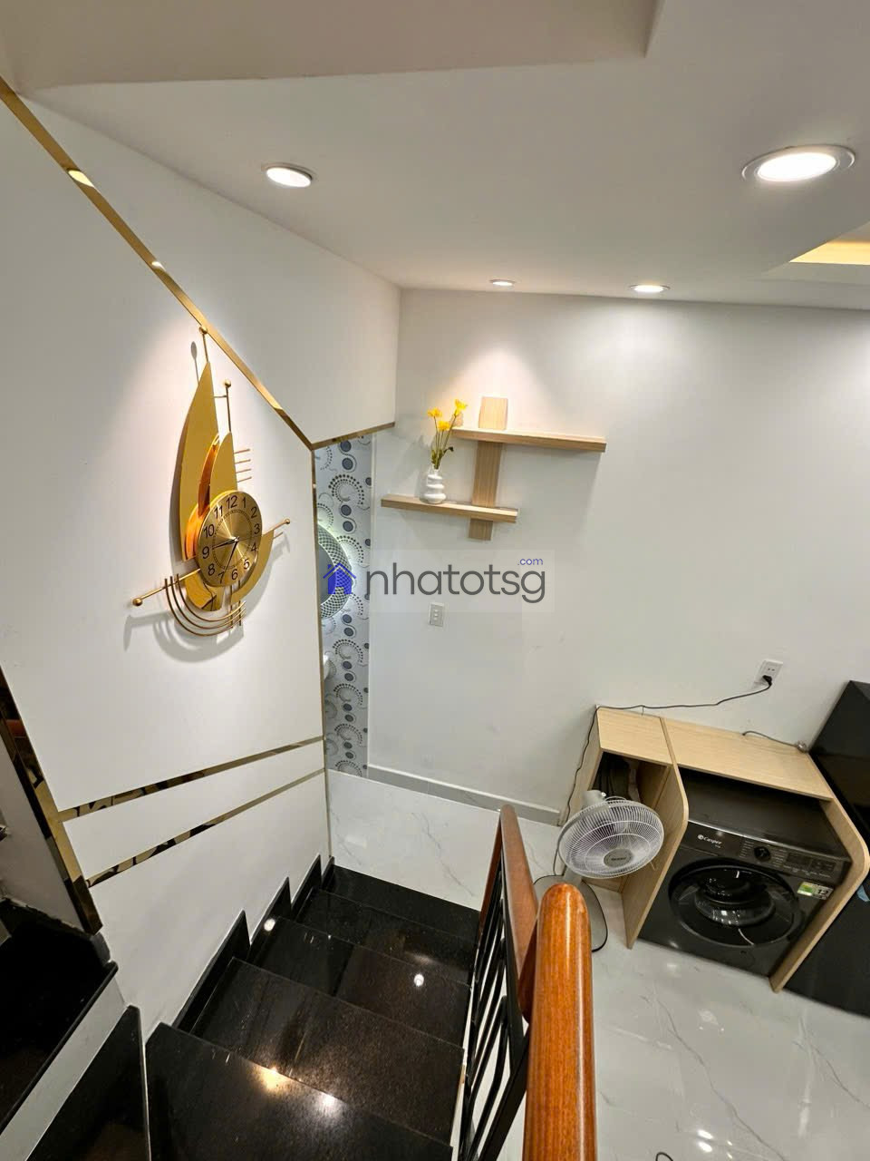 Mặt tiền Nguyễn Trường Tộ. Ngay chợ Phú Nhuận.