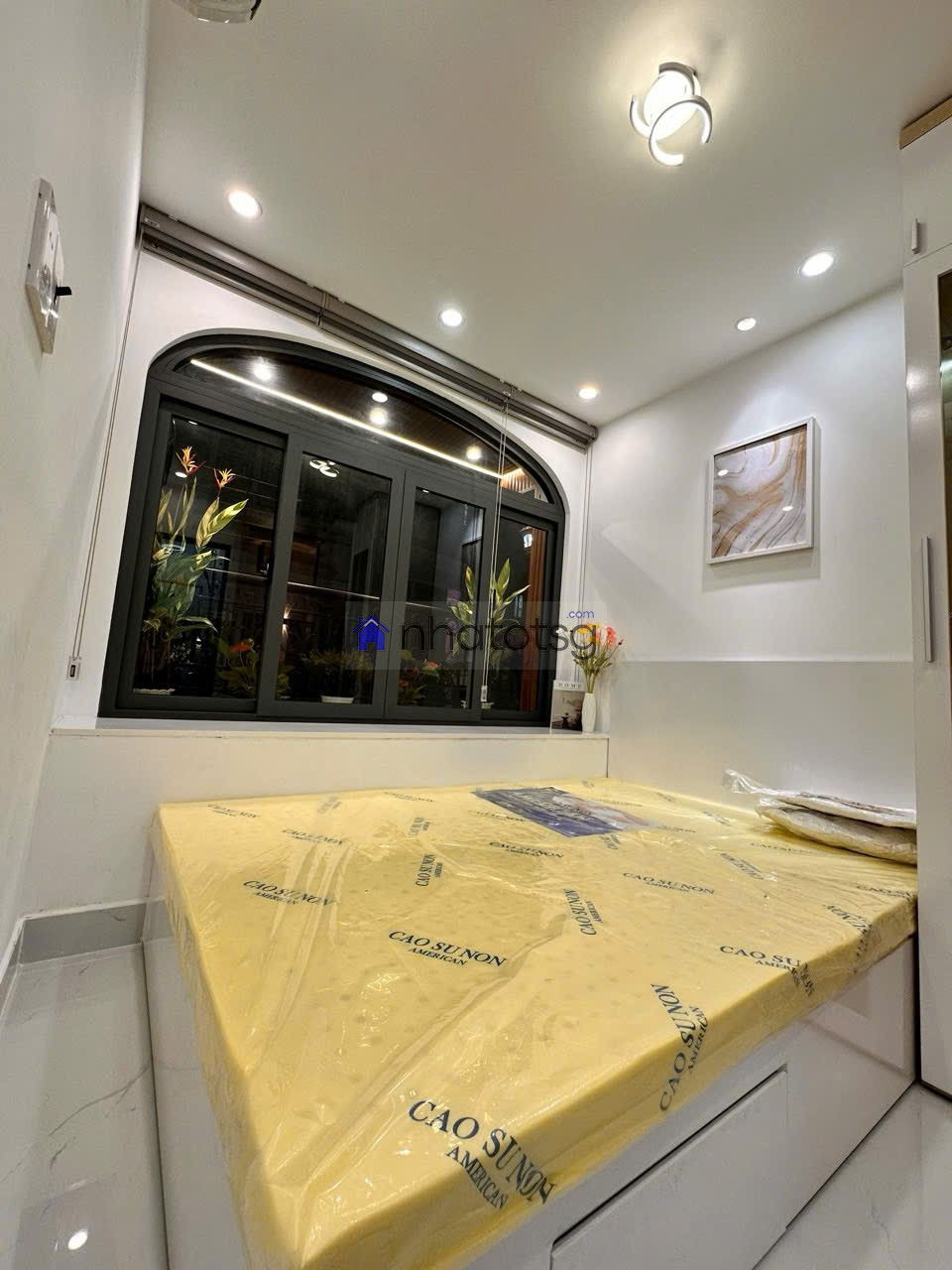 Mặt tiền Nguyễn Trường Tộ. Ngay chợ Phú Nhuận.