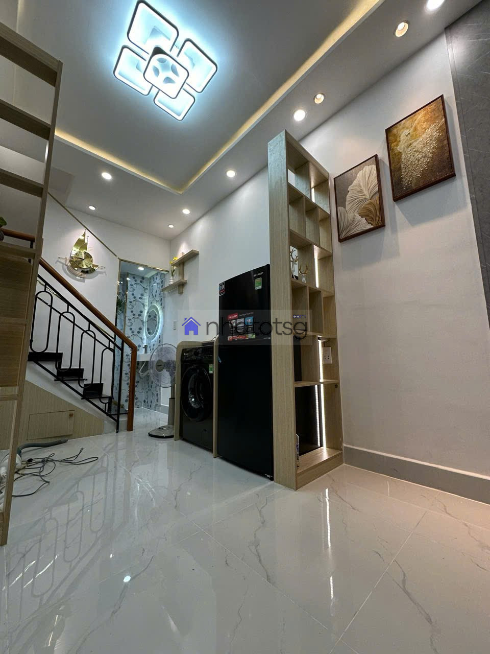 Mặt tiền Nguyễn Trường Tộ. Ngay chợ Phú Nhuận.