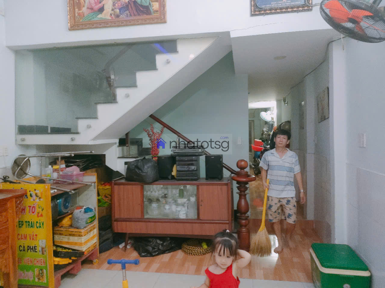 Hẻm xe hơi, Trung Mỹ Tây 9, khu vực đông dân cư, cao ráo không ngập, có thể kinh doanh buôn bán.