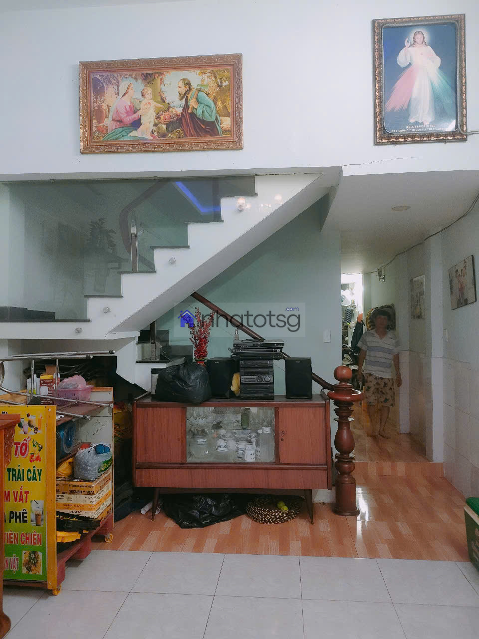 Hẻm xe hơi, Trung Mỹ Tây 9, khu vực đông dân cư, cao ráo không ngập, có thể kinh doanh buôn bán.