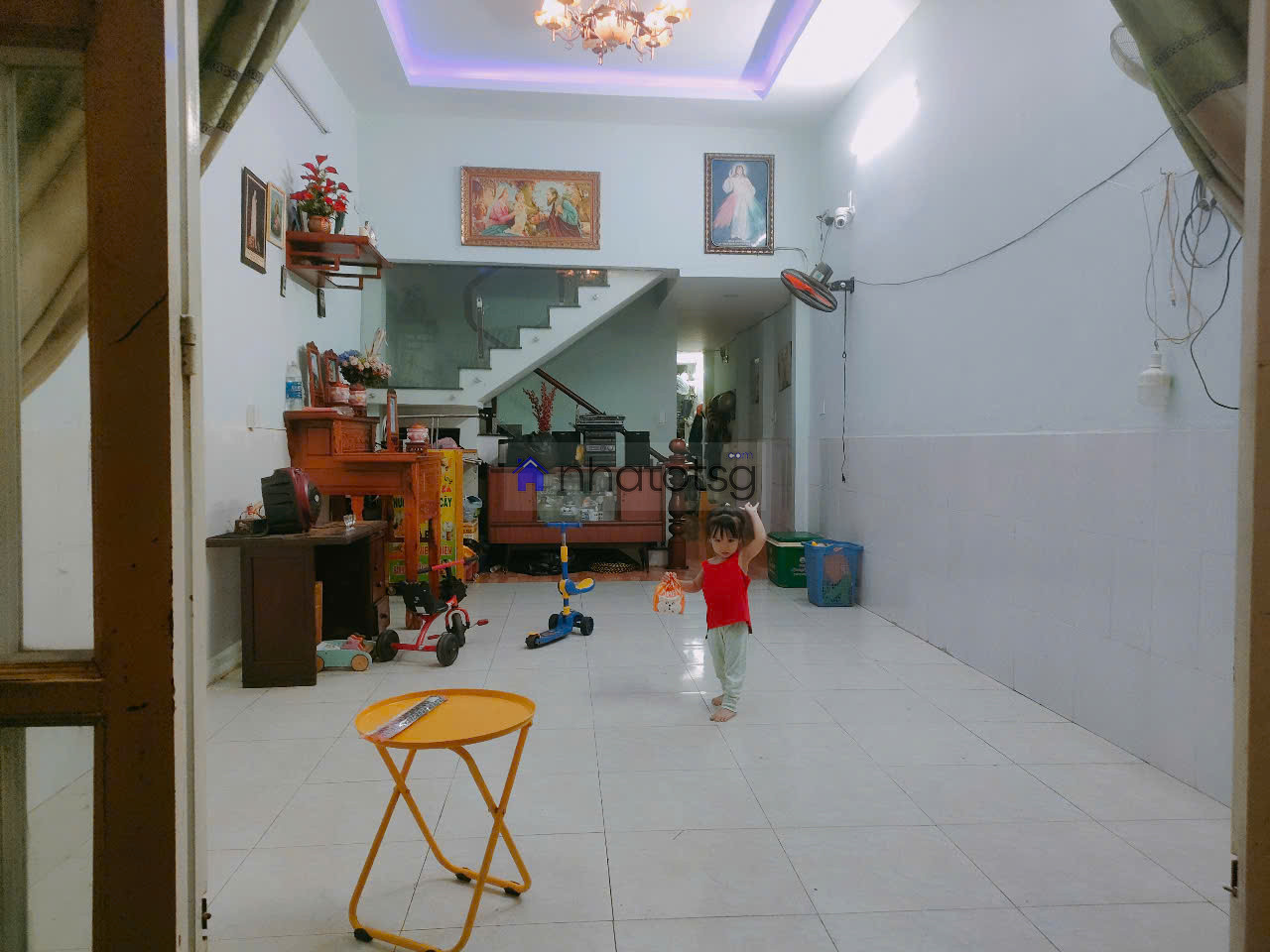 Hẻm xe hơi, Trung Mỹ Tây 9, khu vực đông dân cư, cao ráo không ngập, có thể kinh doanh buôn bán.