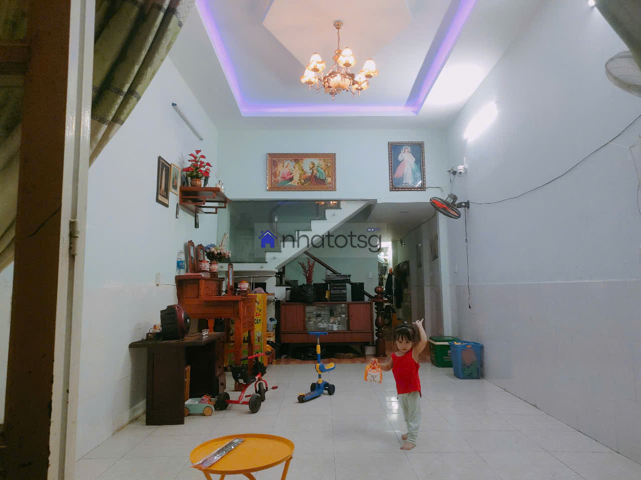 Hẻm xe hơi, Trung Mỹ Tây 9, khu vực đông dân cư, cao ráo không ngập, có thể kinh doanh buôn bán.