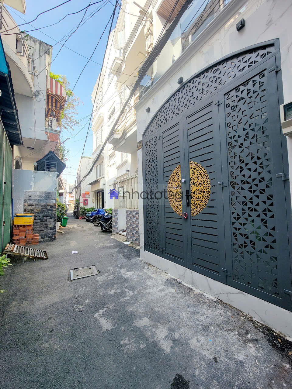 Công viên Làng Hoa. Vị trí đẹp. Sát mặt tiền.