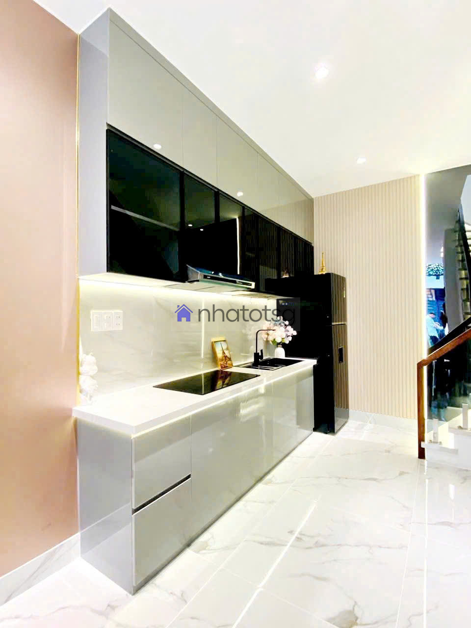 Công viên Làng Hoa. Vị trí đẹp. Sát mặt tiền.