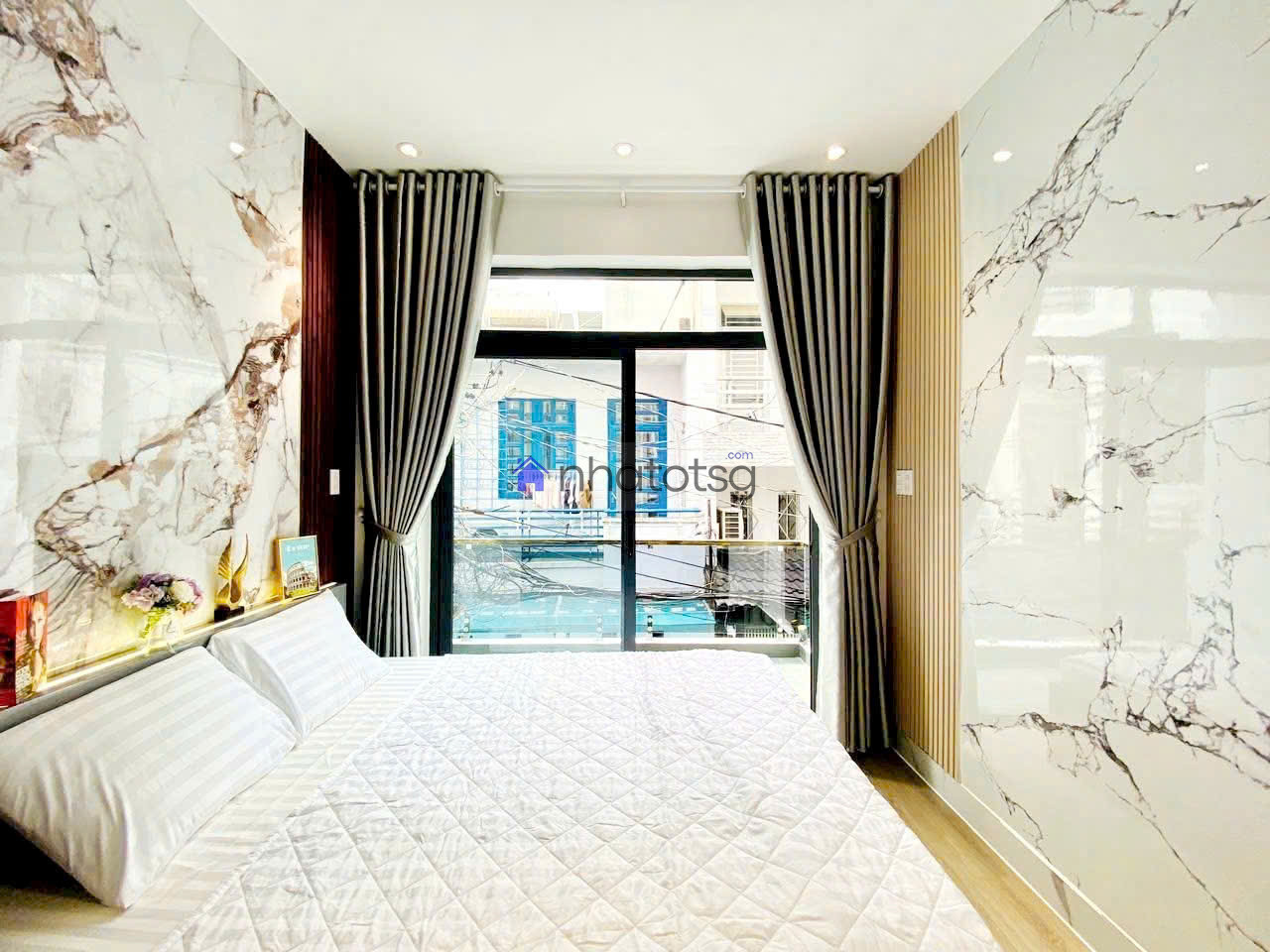 Công viên Làng Hoa. Vị trí đẹp. Sát mặt tiền.