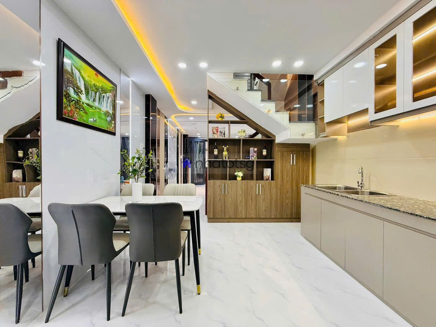 Hẻm ô tô 1 trục. Đường số 3 - CV Làng Hoa, nội thất cao cấp.