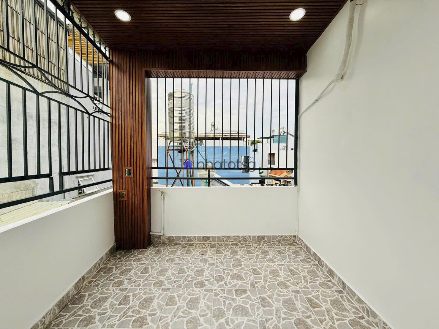 Hẻm ô tô 1 trục. Đường số 3 - CV Làng Hoa, nội thất cao cấp.