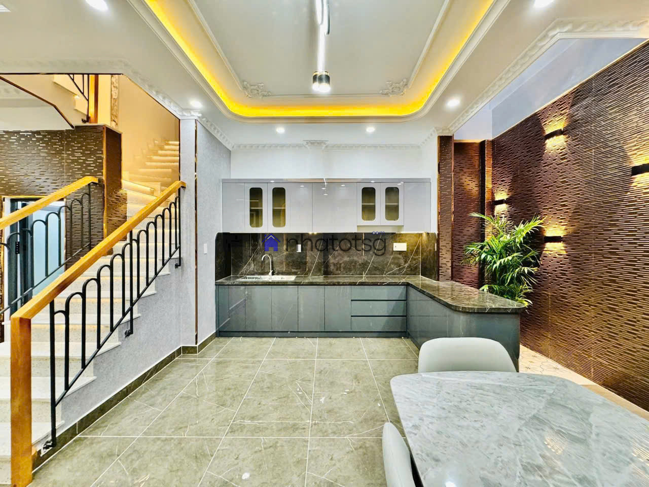 Kèo thơm. Nhà xây mới - full nội thất - chợ Tân Sơn, Nguyễn Tư Giản. 