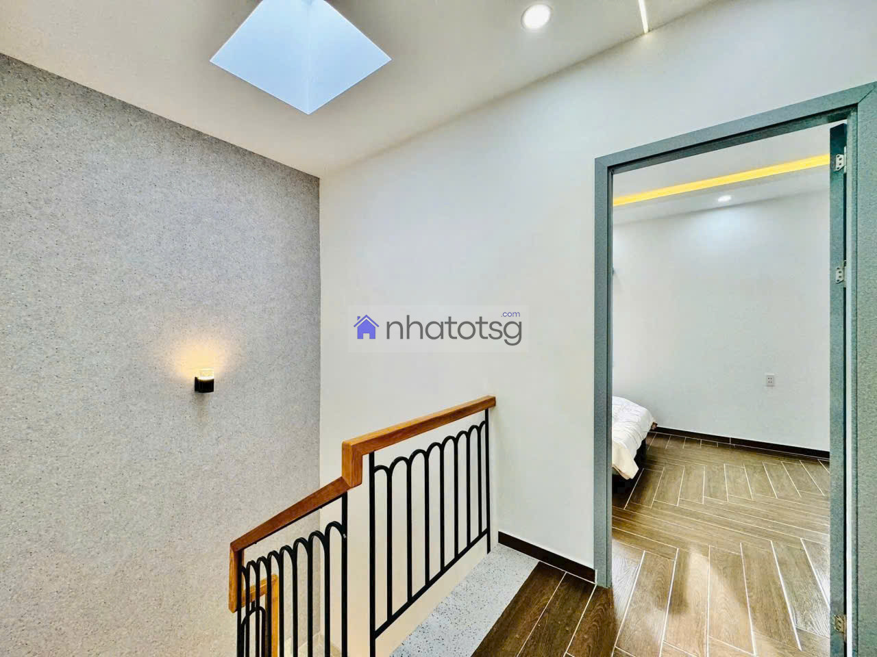 Kèo thơm. Nhà xây mới - full nội thất - chợ Tân Sơn, Nguyễn Tư Giản. 