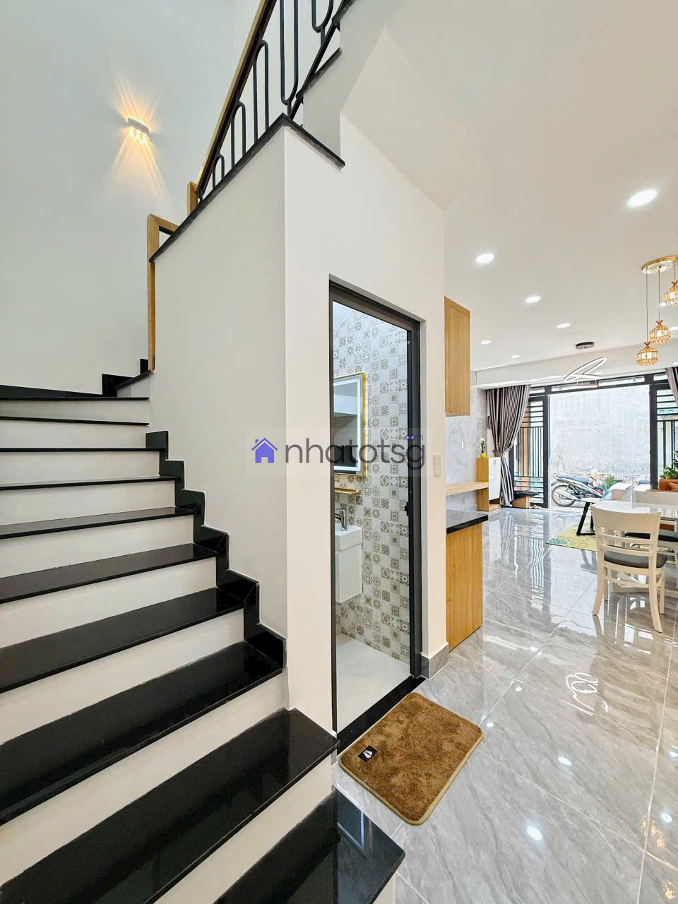 Hẻm Lê Văn Thọ 3.5m, gần chợ Hạnh Thông Tây.