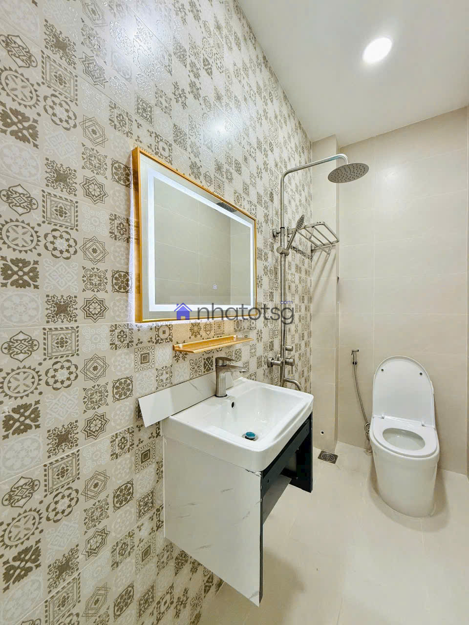 Hẻm Lê Văn Thọ 3.5m, gần chợ Hạnh Thông Tây.