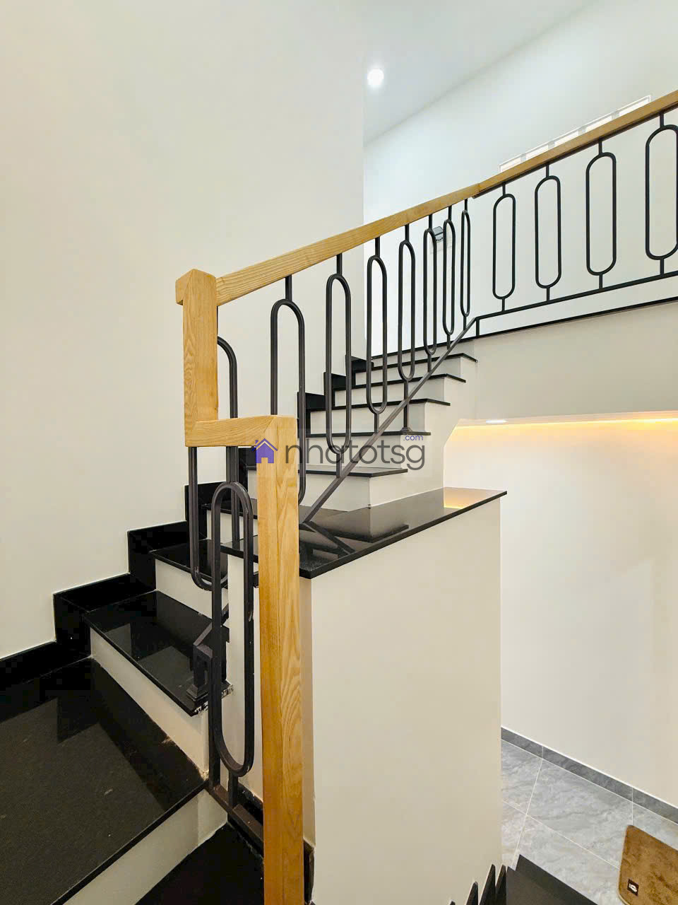 Hẻm Lê Văn Thọ 3.5m, gần chợ Hạnh Thông Tây.