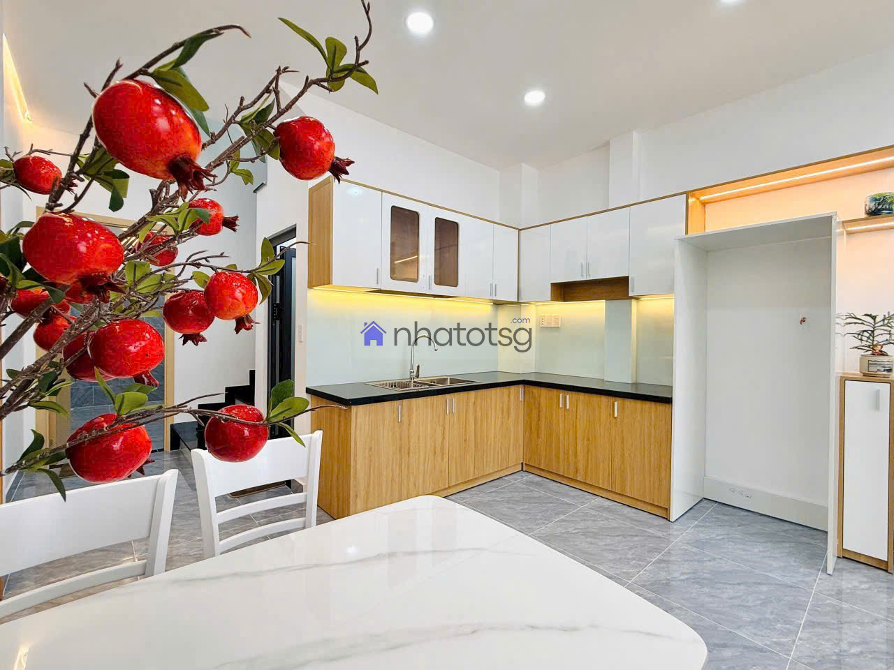 Hẻm Lê Văn Thọ 3.5m, gần chợ Hạnh Thông Tây.