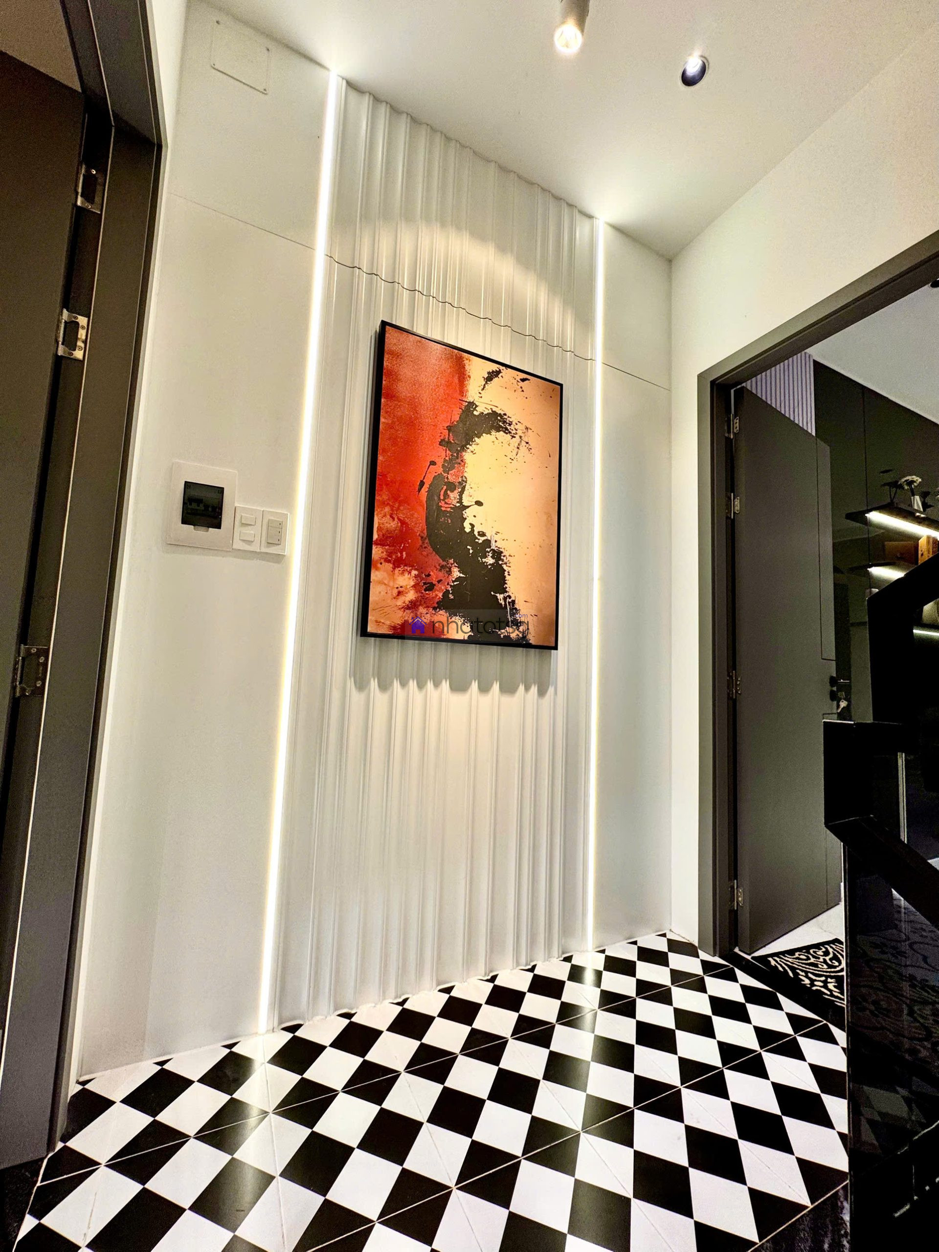 SIÊU PHẨM LUXURY, Ô TÔ ĐẬU CỬA.