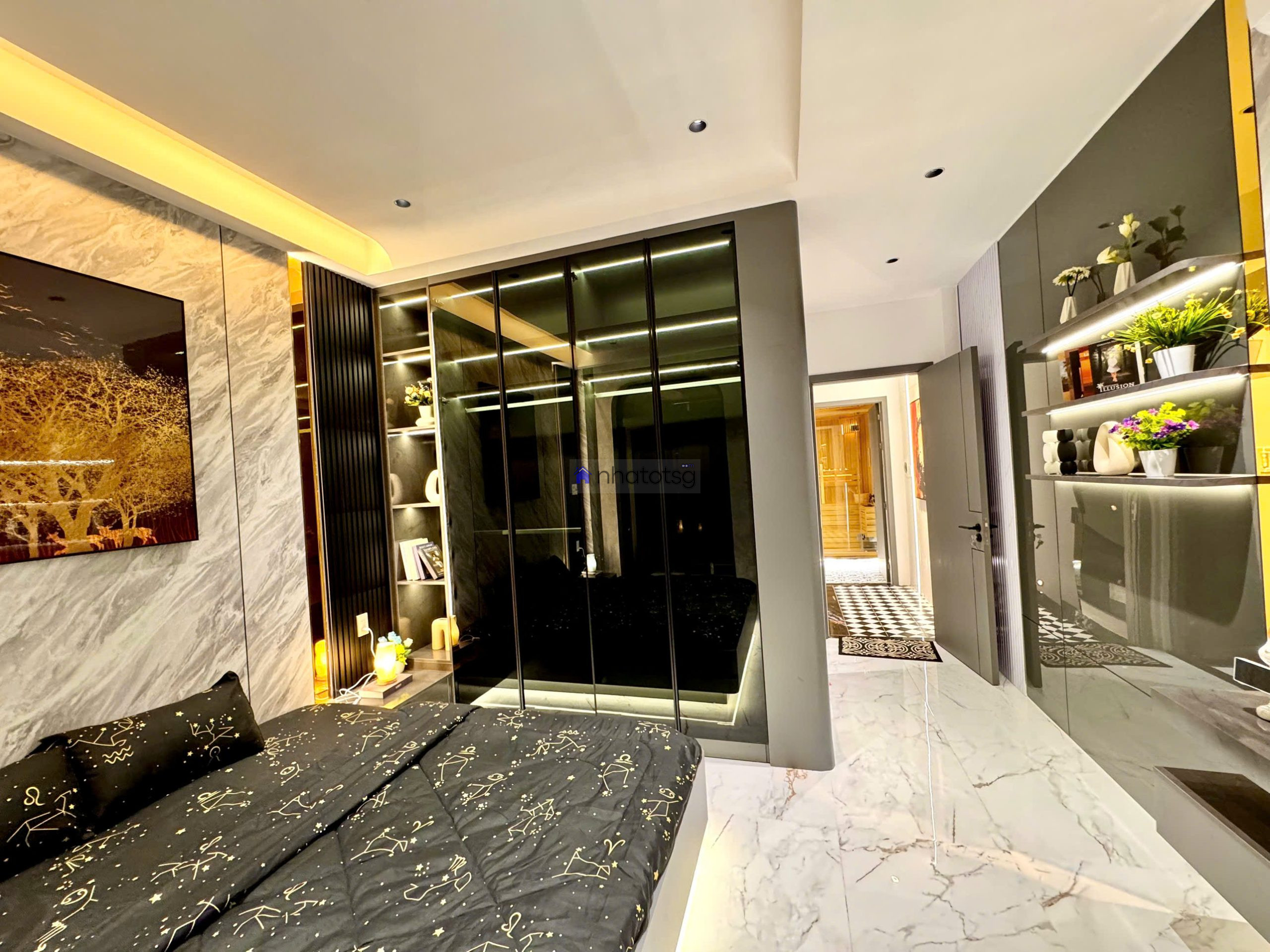 SIÊU PHẨM LUXURY, Ô TÔ ĐẬU CỬA.