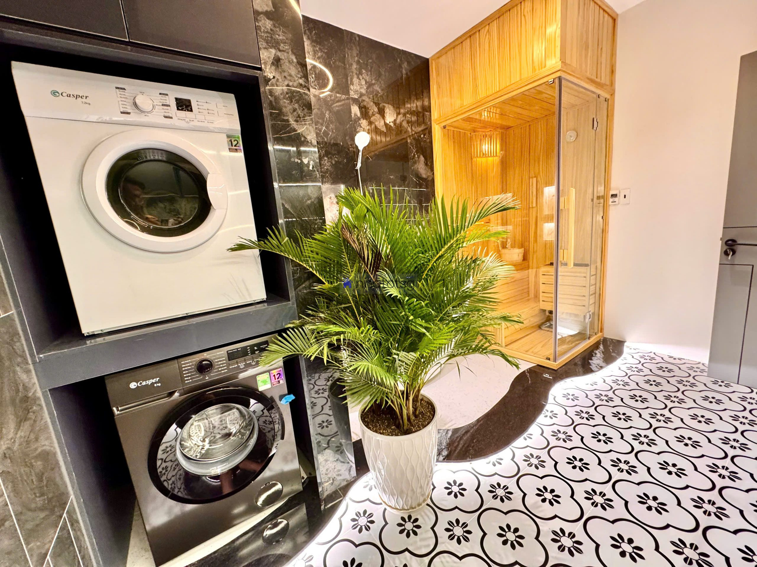 SIÊU PHẨM LUXURY, Ô TÔ ĐẬU CỬA.