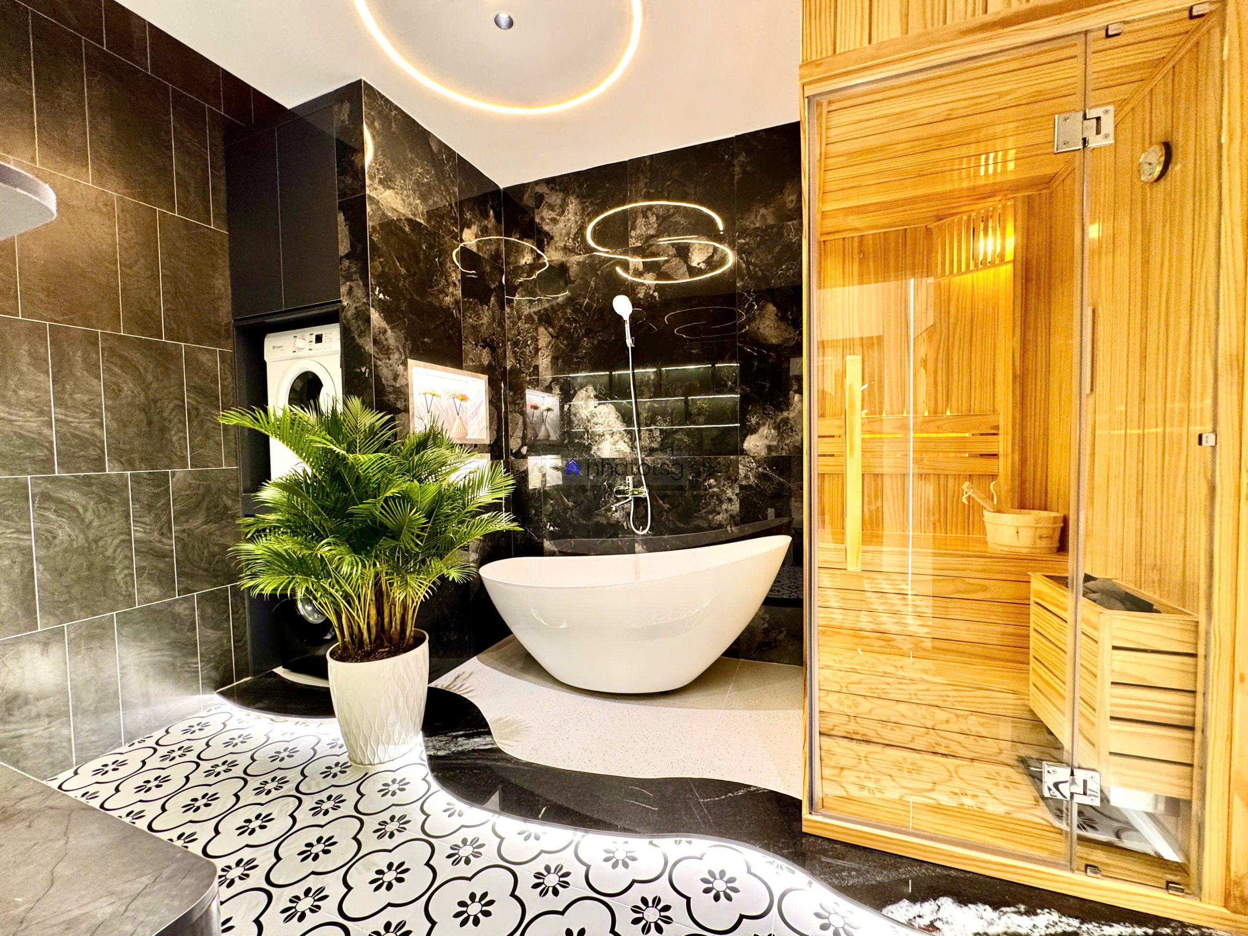 SIÊU PHẨM LUXURY, Ô TÔ ĐẬU CỬA.