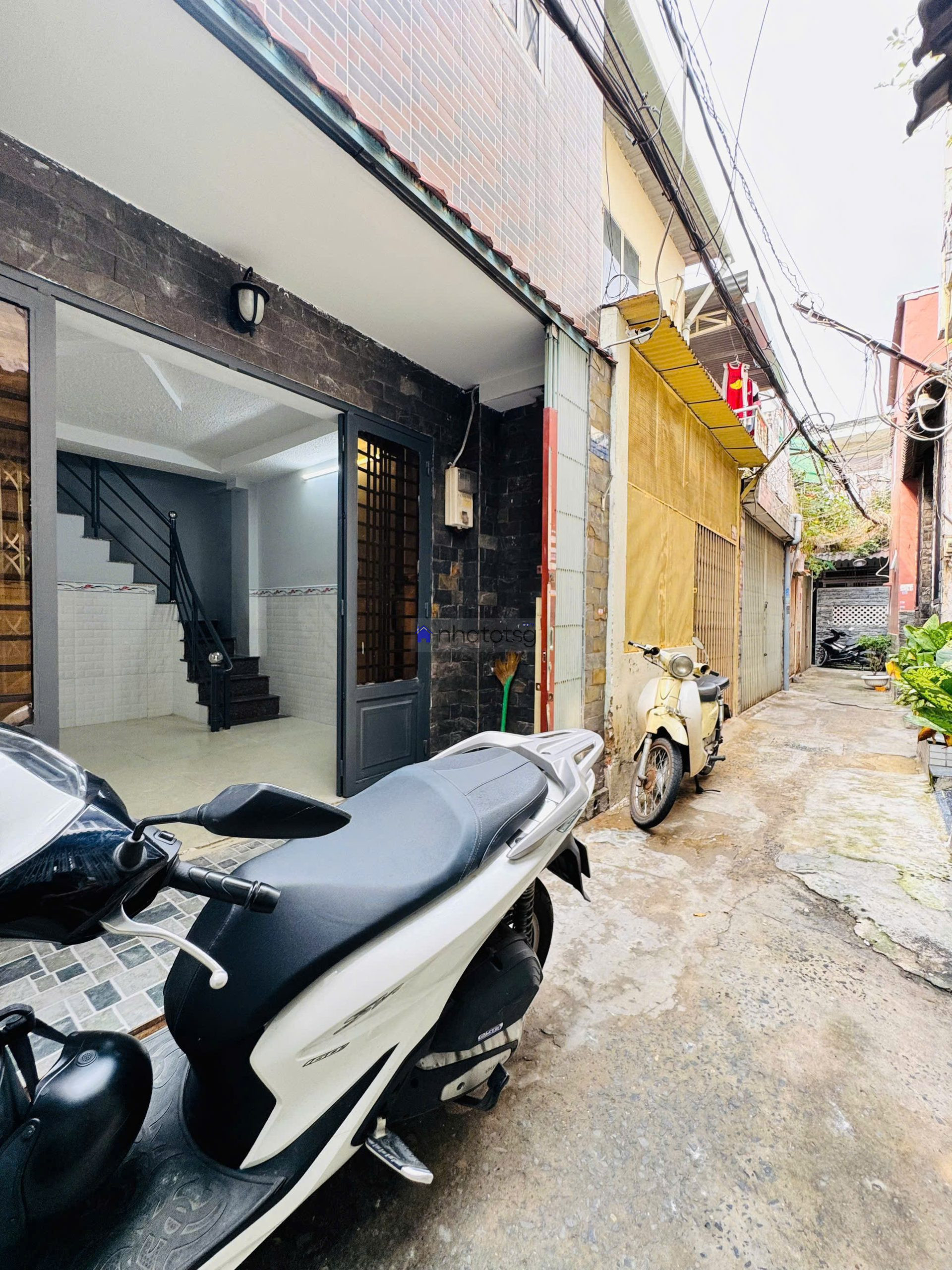 SIÊU HIẾM, Nhà Đường số 8, P11, GÒ VẤP.