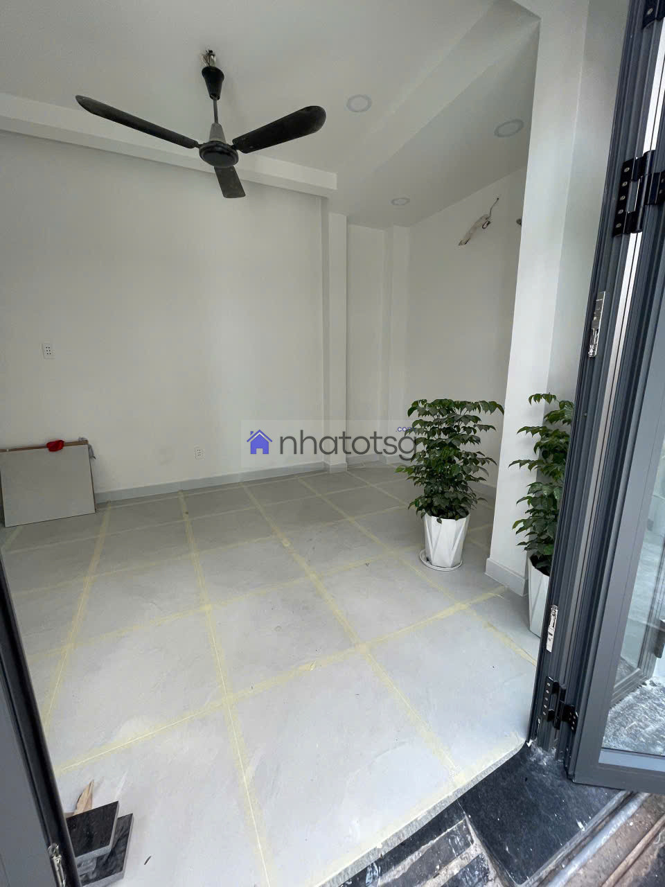 20m ra mặt tiền CMT8, ô tô sát bên nhà, gần UBND Phường , trường học Tân Bình, sân bay, bệnh viện Thống Nhất.