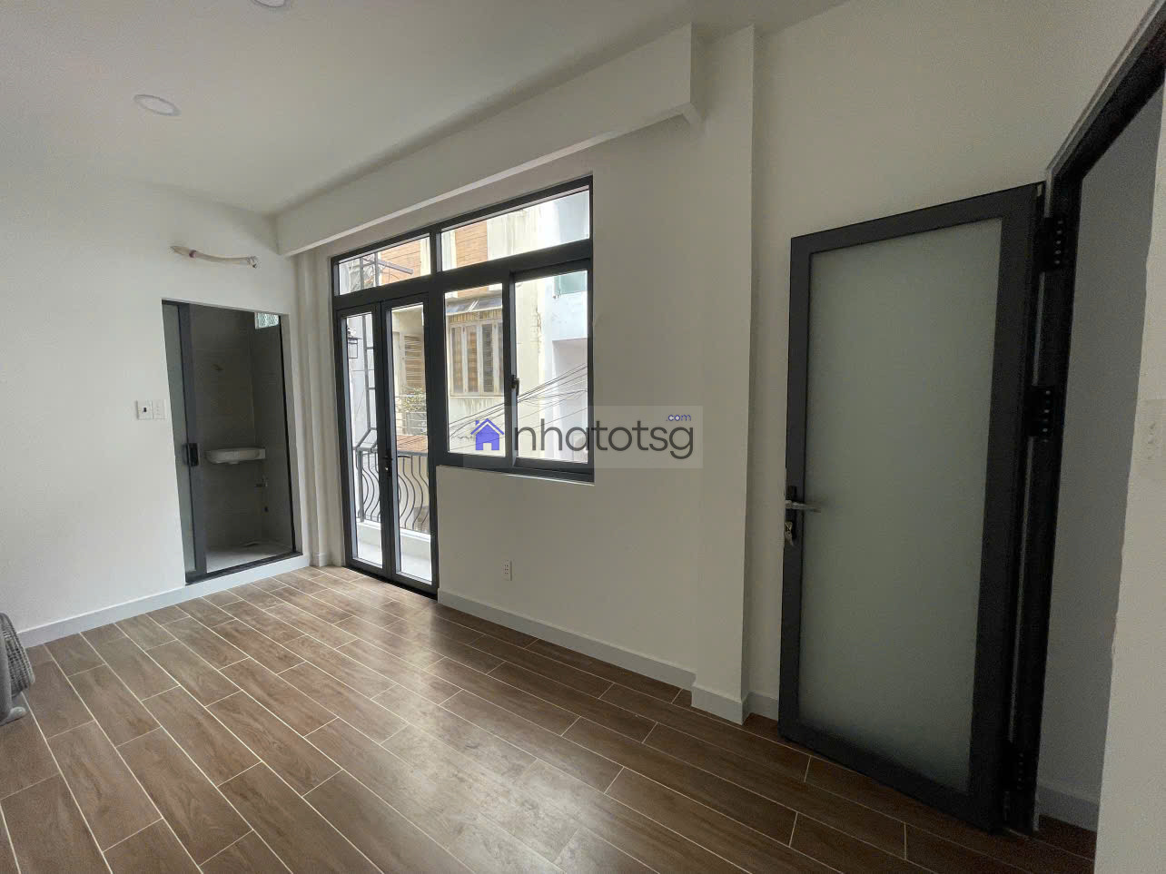 20m ra mặt tiền CMT8, ô tô sát bên nhà, gần UBND Phường , trường học Tân Bình, sân bay, bệnh viện Thống Nhất.