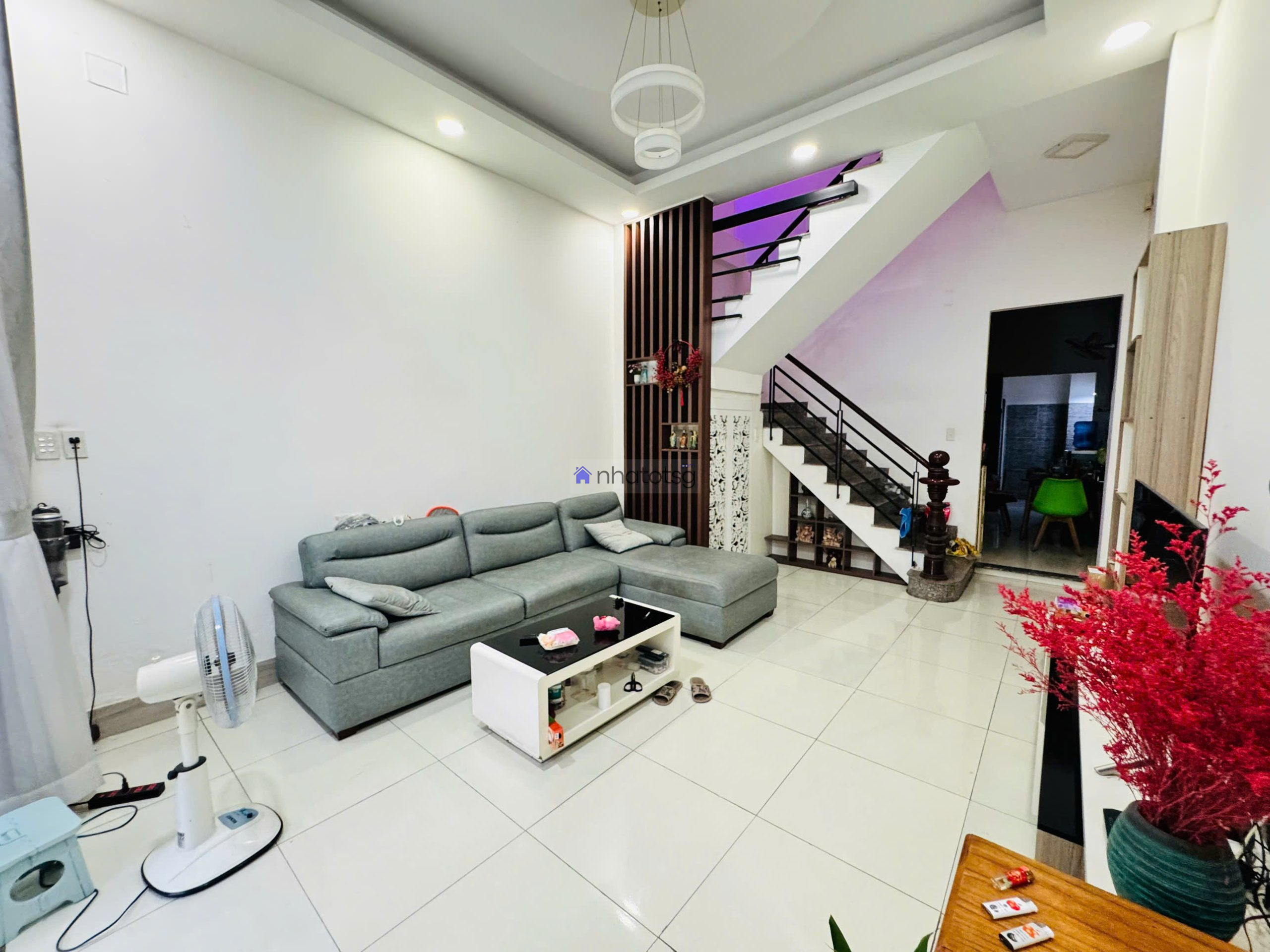 Hẻm ôtô né nhau, đậu ngày đêm thoải mái.