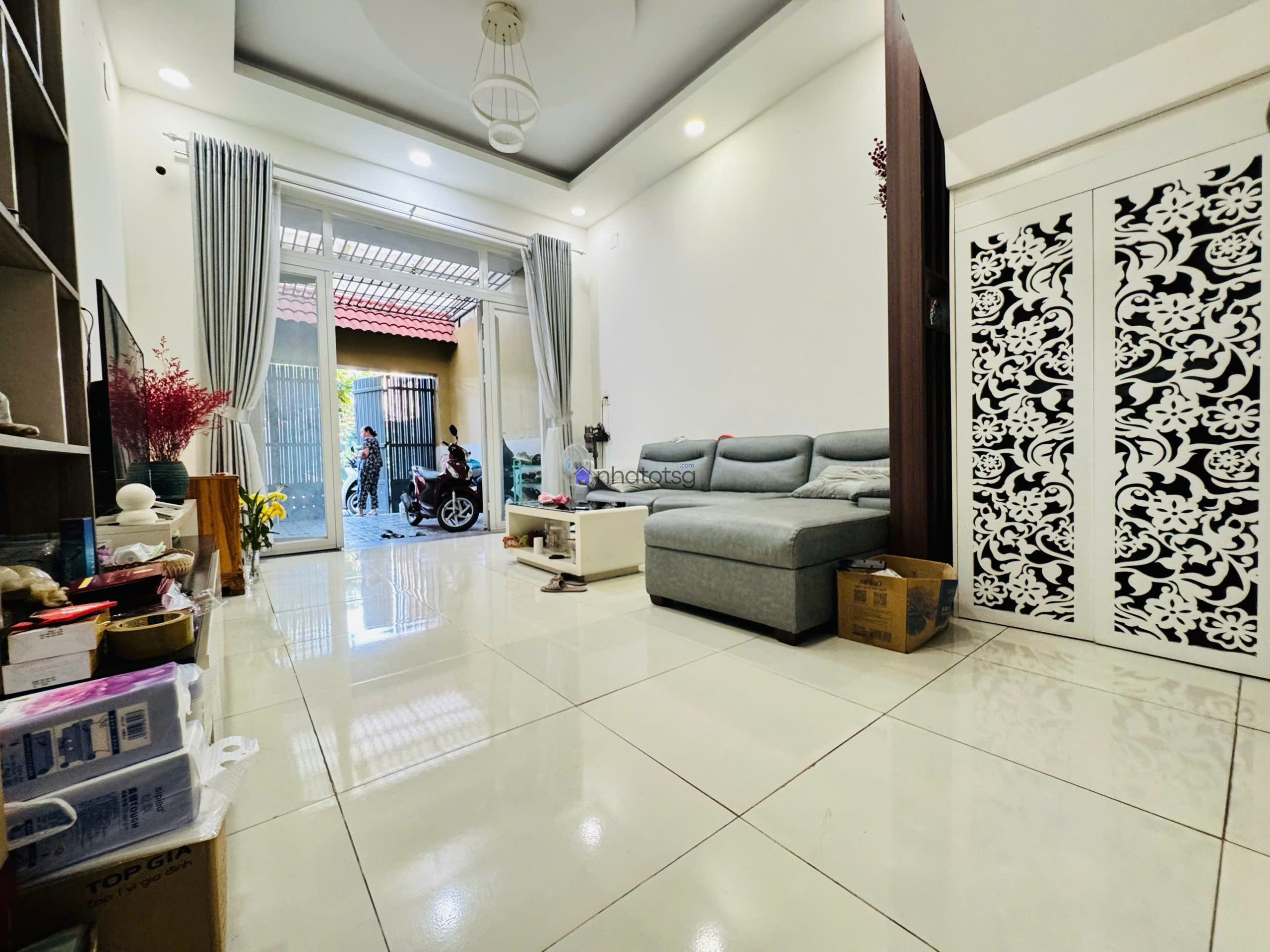 Hẻm ôtô né nhau, đậu ngày đêm thoải mái.